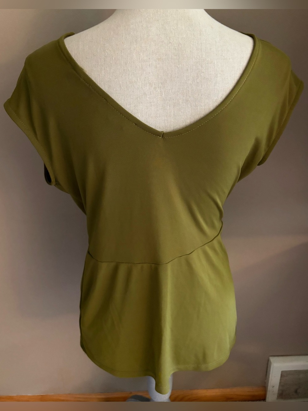 Tahari Boatneck Olive Green Twist-Front Waist Knit Cap Sleeve Top Size L - Picture 2 of 7